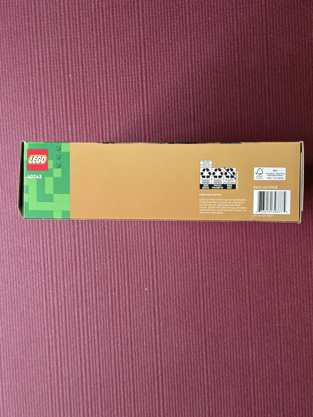 LEGO Holiday Candle Centerpiece in Red and Green 40743